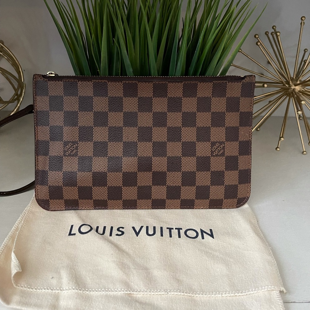 Louis Vuitton Neverfull Pouch